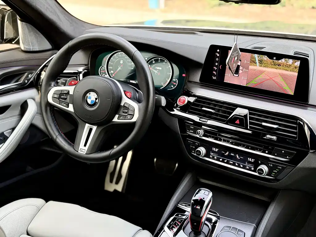BMW M5 — миниатюра 8