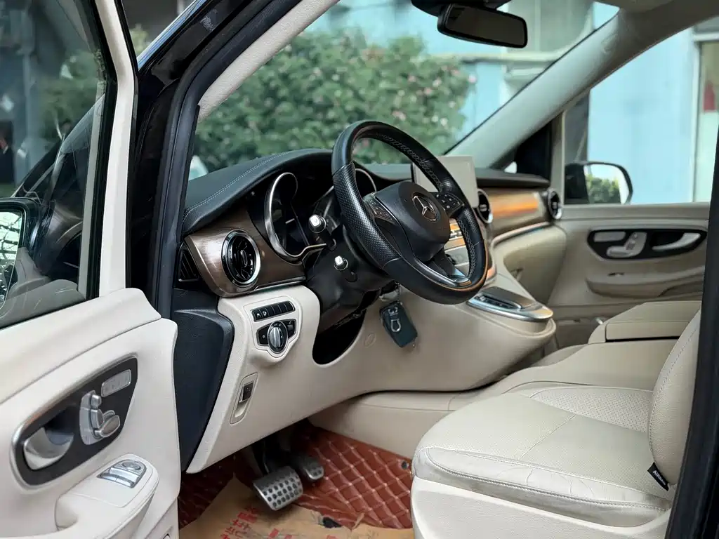 MERCEDES-BENZ V CLASS