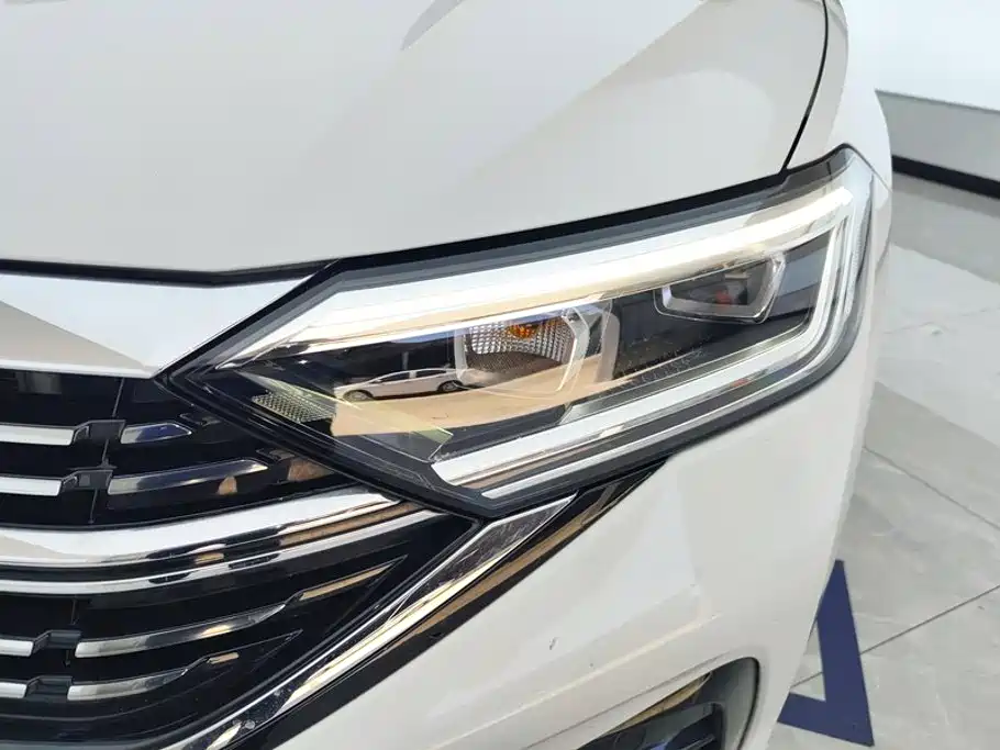 Volkswagen Sagitar — миниатюра 5
