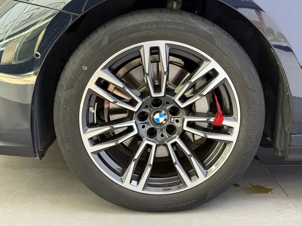 BMW 5 Series — миниатюра 7