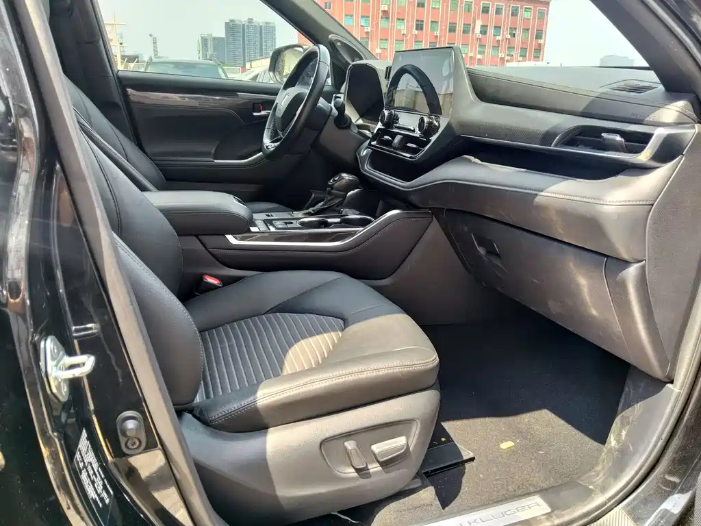 Toyota Crown Kluger — миниатюра 9