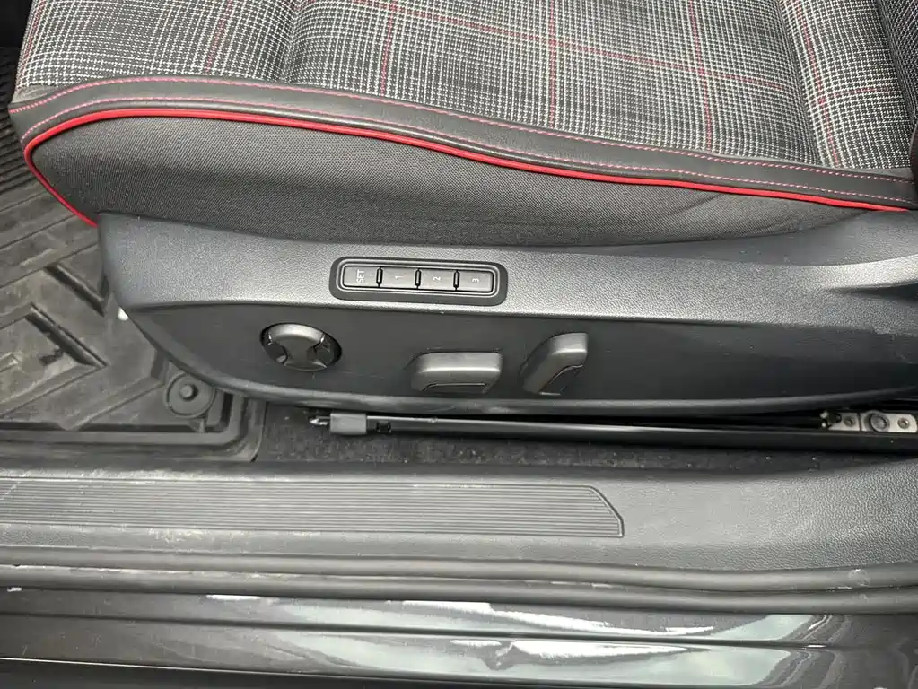 Volkswagen Golf GTI — миниатюра 9