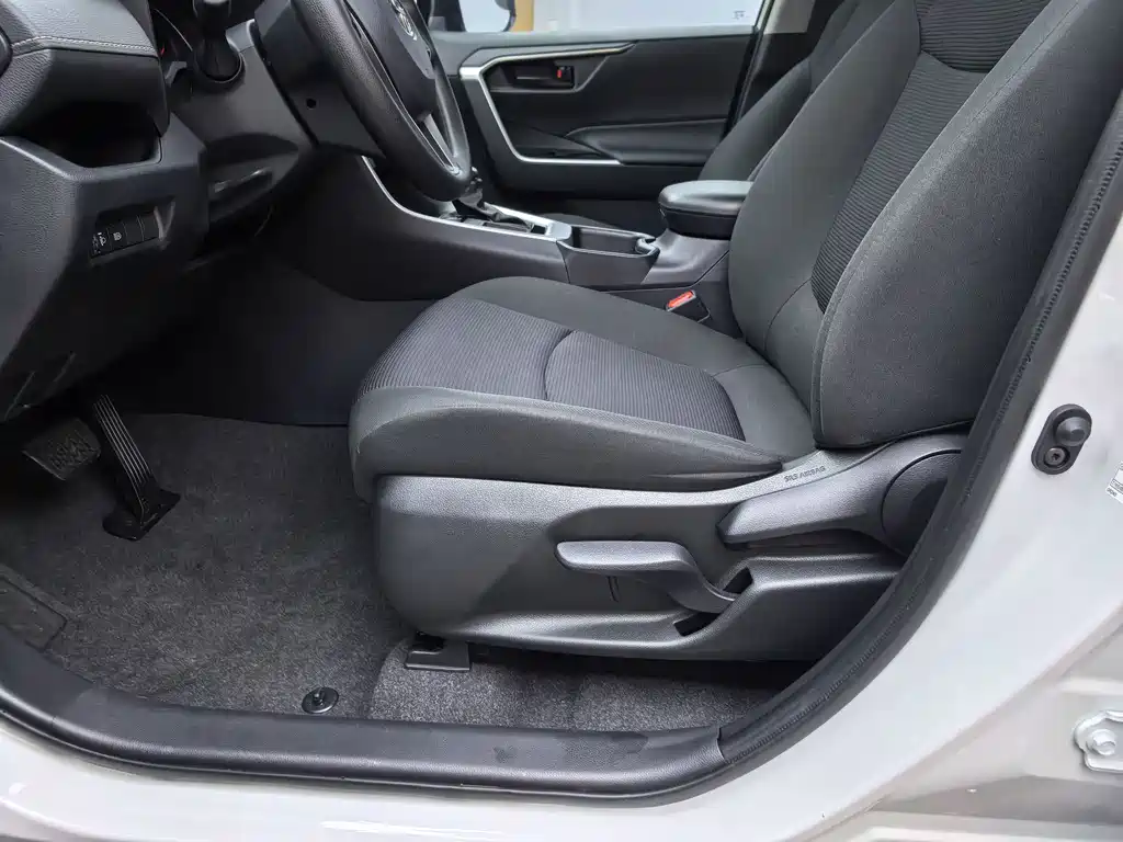 Toyota RAV4 2024 2.0L CVT