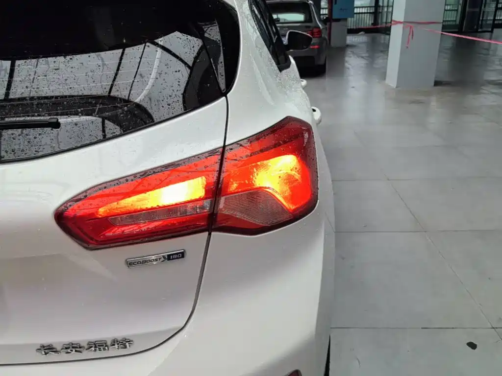 Ford Focus — миниатюра 24