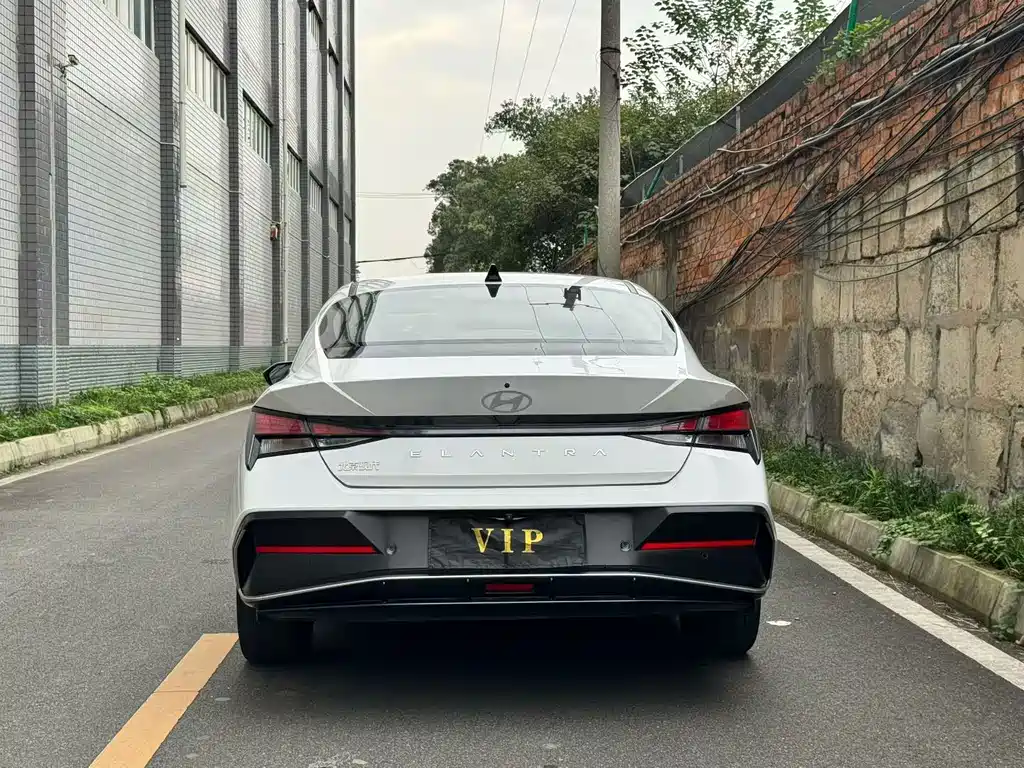 Hyundai Elantra — миниатюра 8