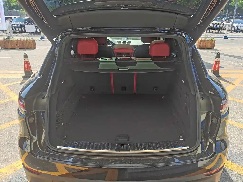 Porsche Cayenne — миниатюра 18