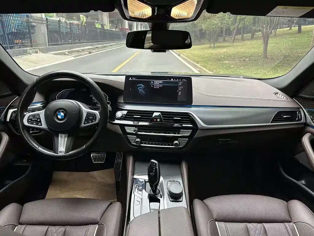 BMW 5 Series New Energy — миниатюра 9
