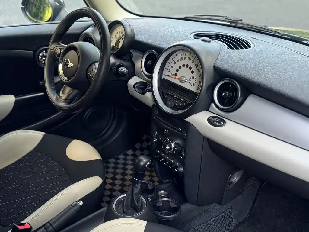 MINI Mini Clubman — миниатюра 10