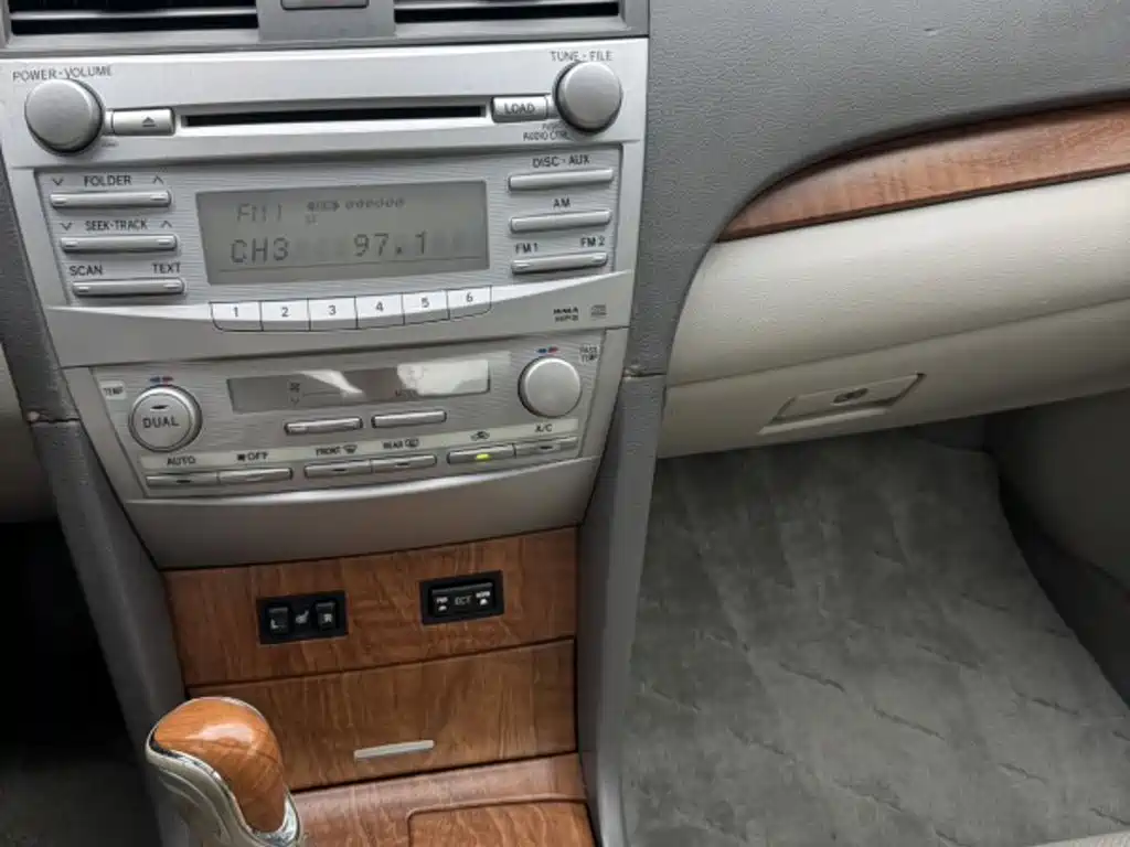 Toyota Camry — миниатюра 9