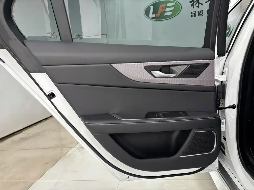 Jaguar XEL — миниатюра 20