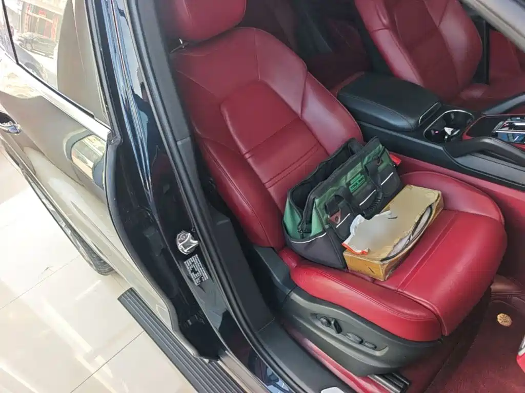 Porsche Cayenne — миниатюра 25