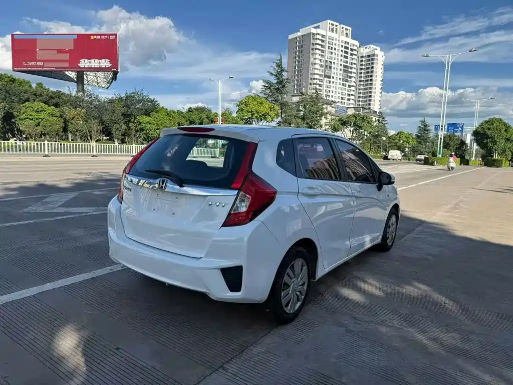 Honda Fit — миниатюра 7