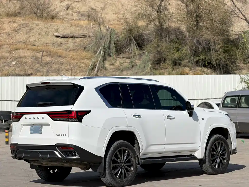 Lexus LX — миниатюра 9