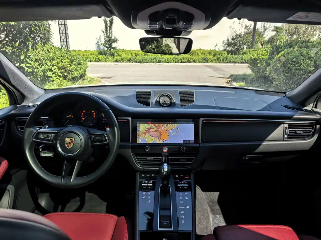 Porsche Macan — миниатюра 12
