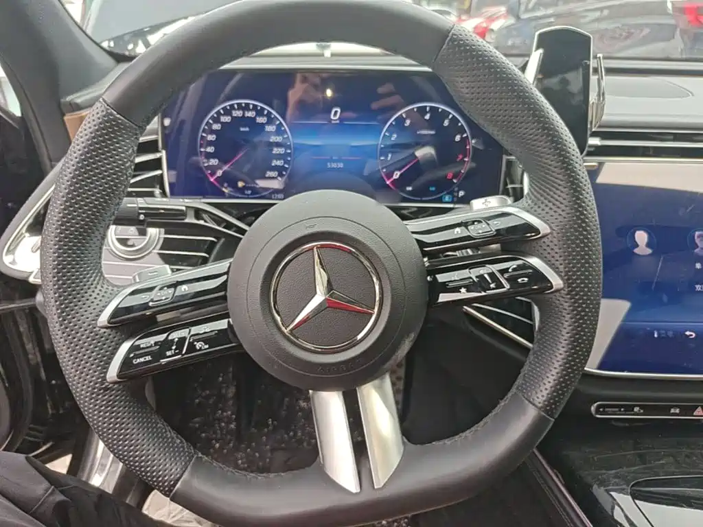 Mercedes-Benz E-Class — миниатюра 11