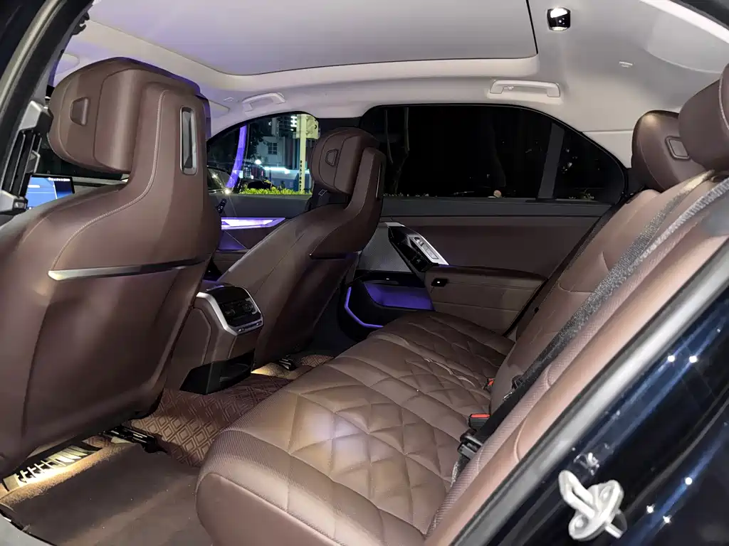 BMW 7 Series — миниатюра 7