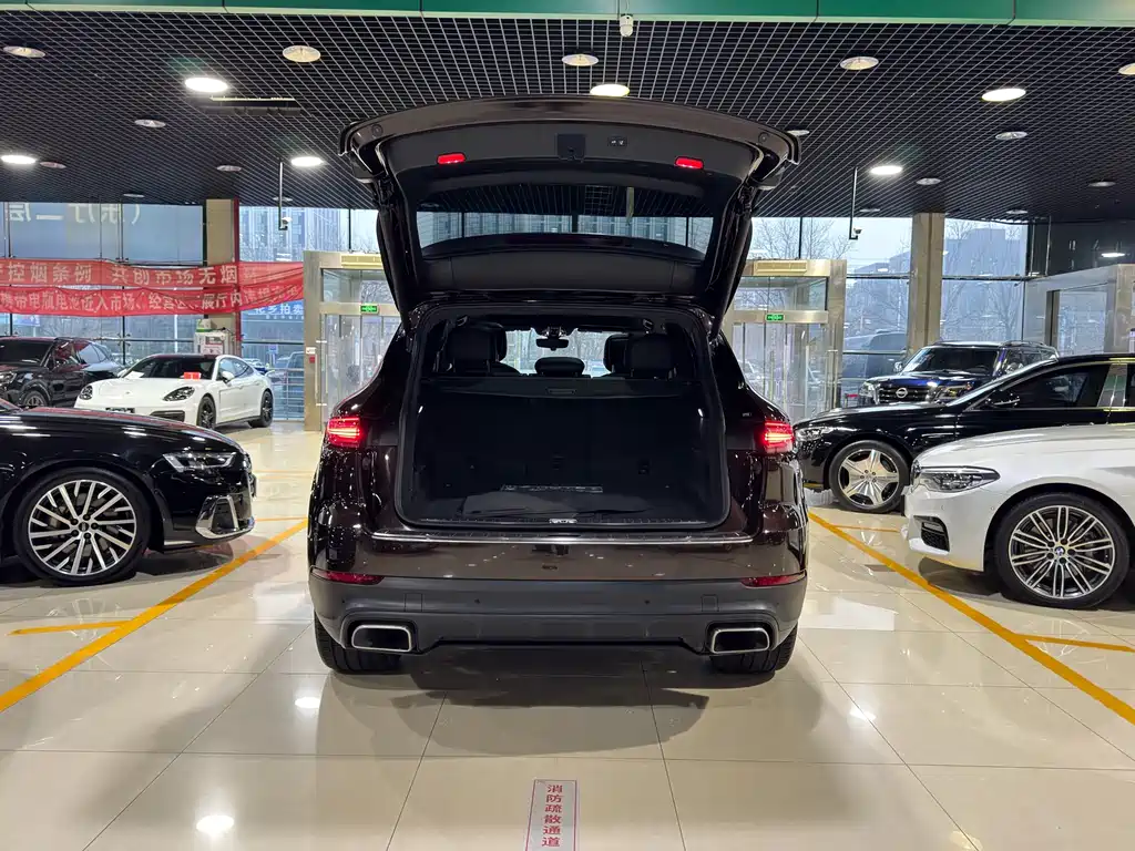 Porsche Cayenne — миниатюра 13