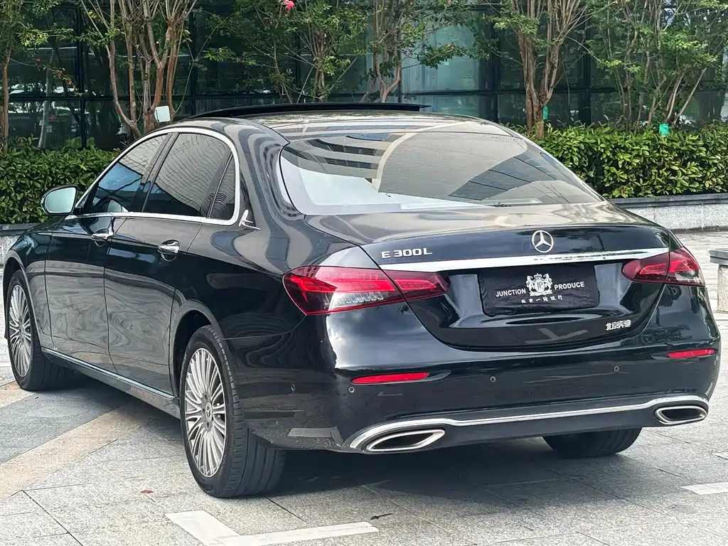Mercedes-Benz E-Class — миниатюра 4