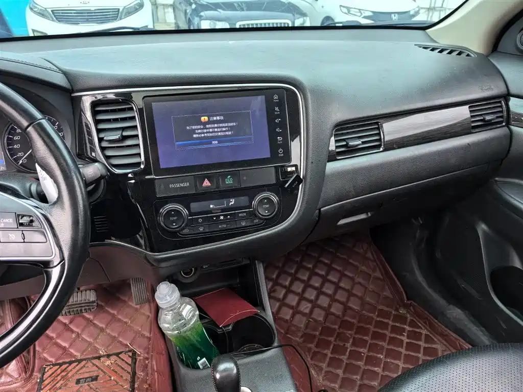 MITSUBISHI OUTLANDER