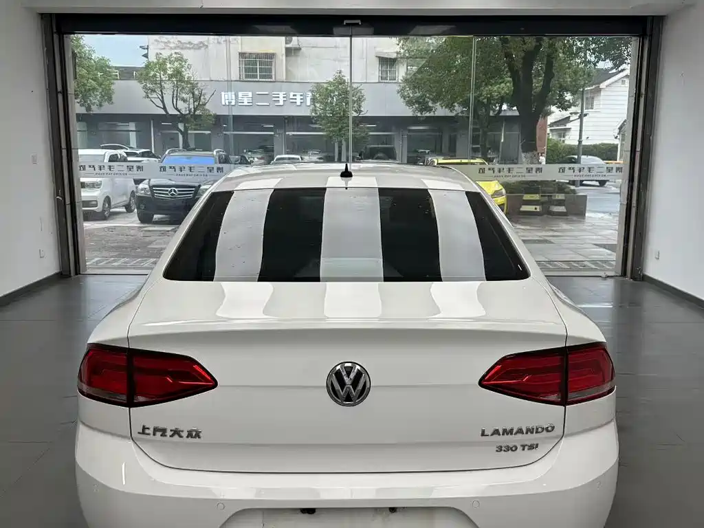 Volkswagen Lamando 2015 330TSI DSG Comfort