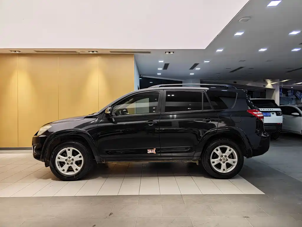 Toyota RAV4 2011 2.4L AT Luxury