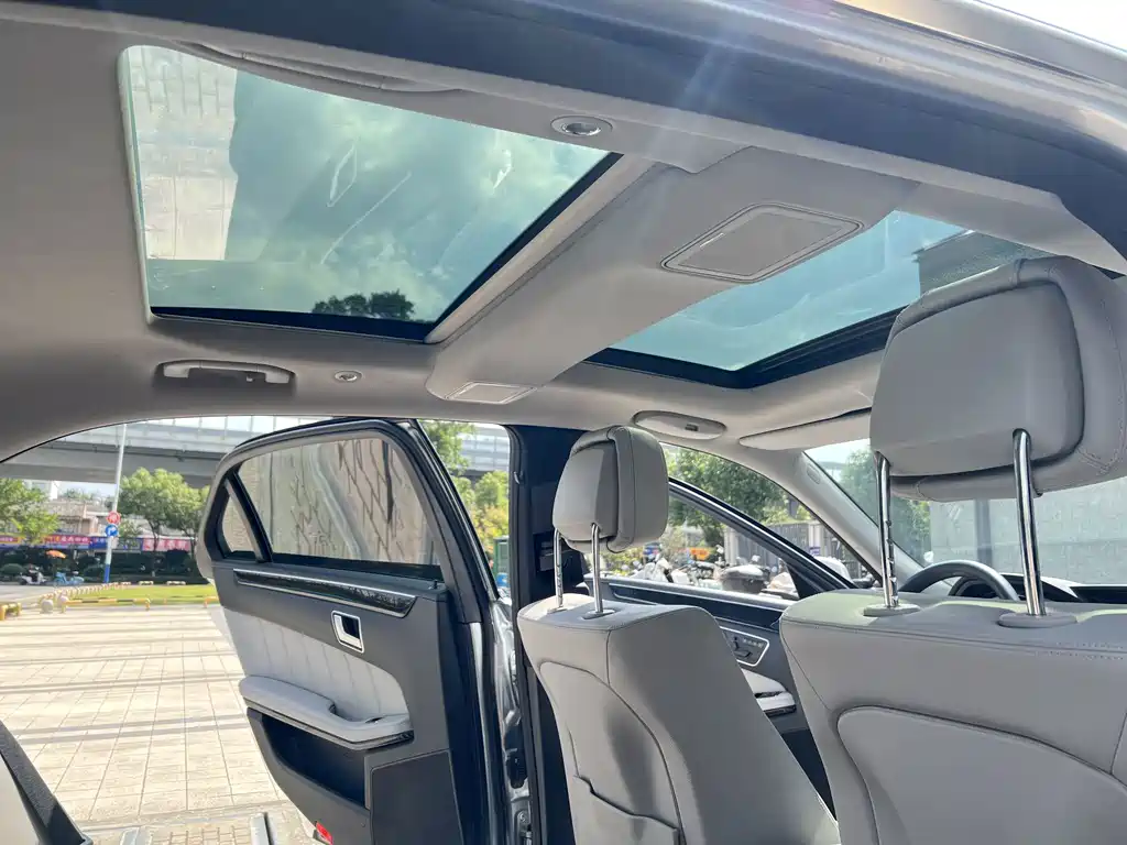 Mercedes-Benz E-Class — миниатюра 9