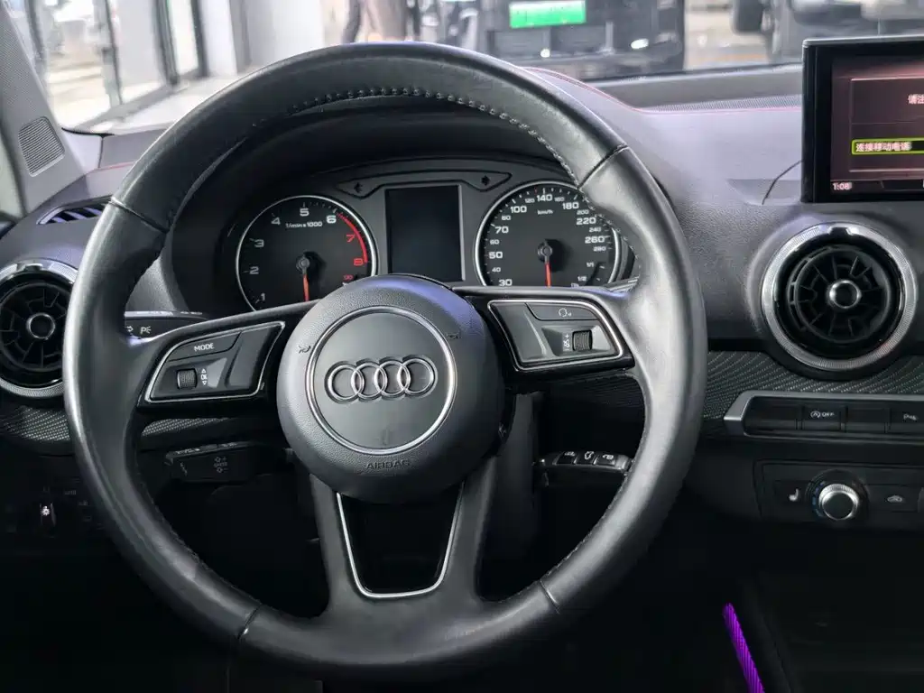 Audi Q2L — миниатюра 5