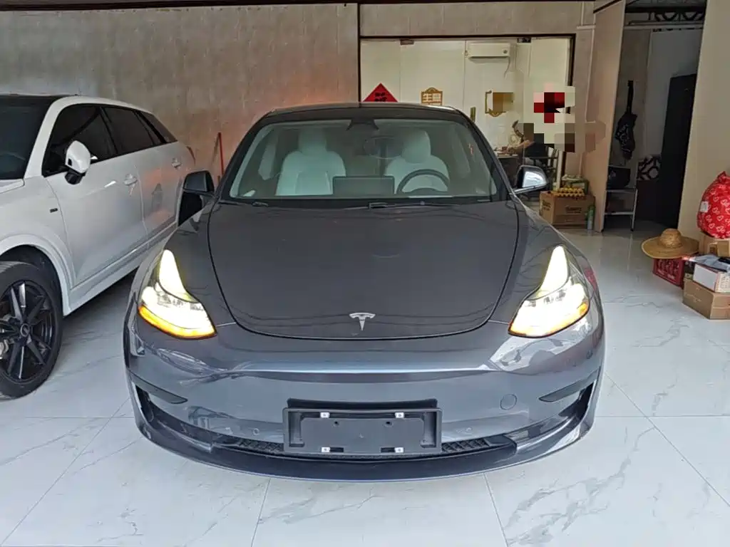 Tesla Model 3 — миниатюра 3