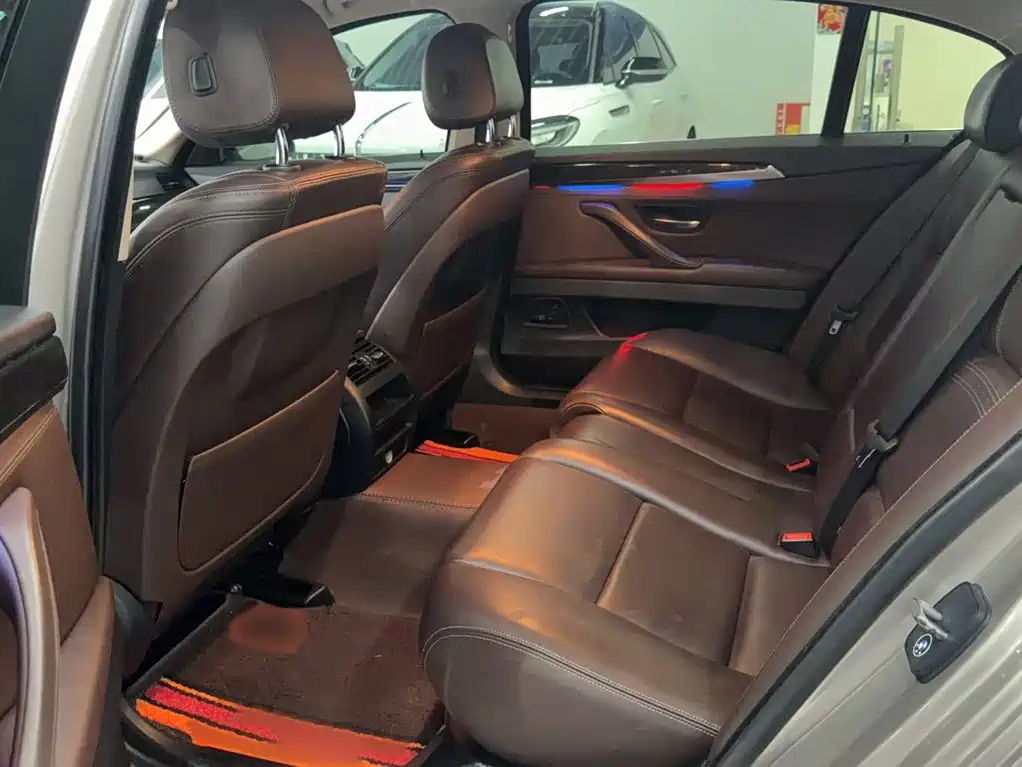 BMW 5 Series — миниатюра 10