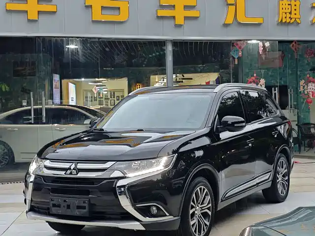 MITSUBISHI OUTLANDER 2018