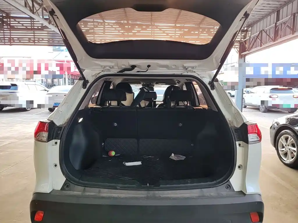Toyota Corolla Cross — миниатюра 19