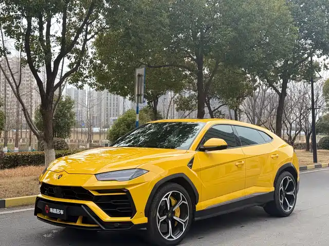 lamborghini urus