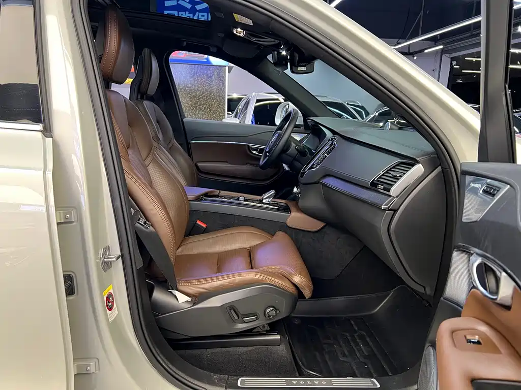 Volvo XC90 — миниатюра 8
