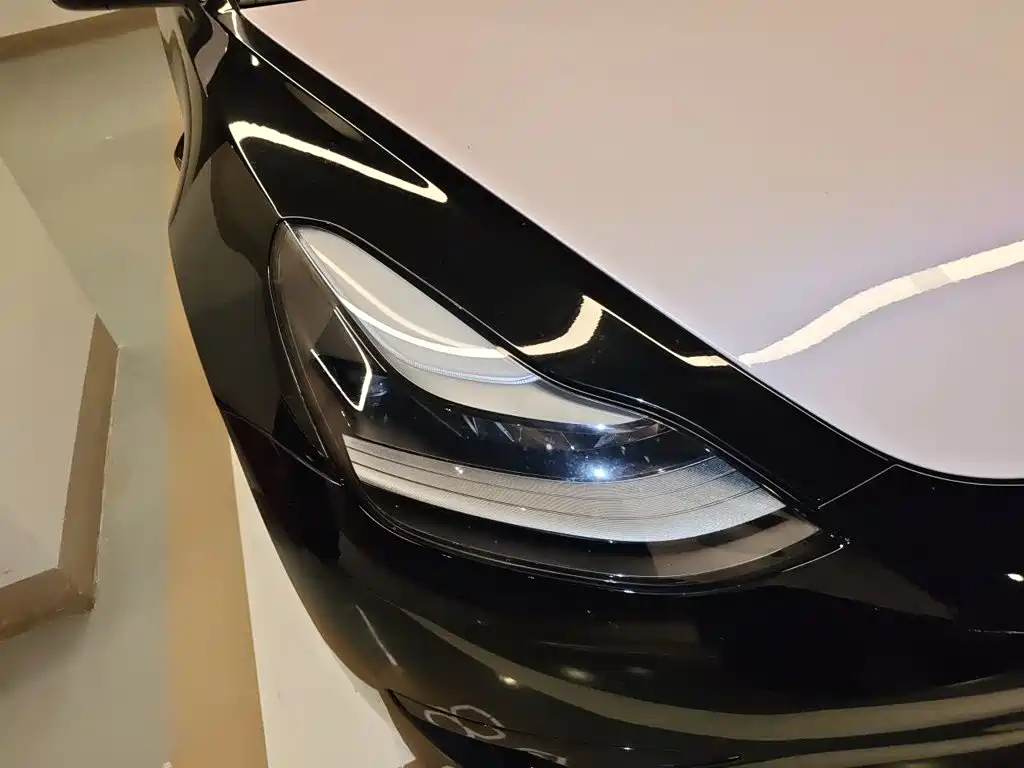 Tesla Model 3 — миниатюра 7