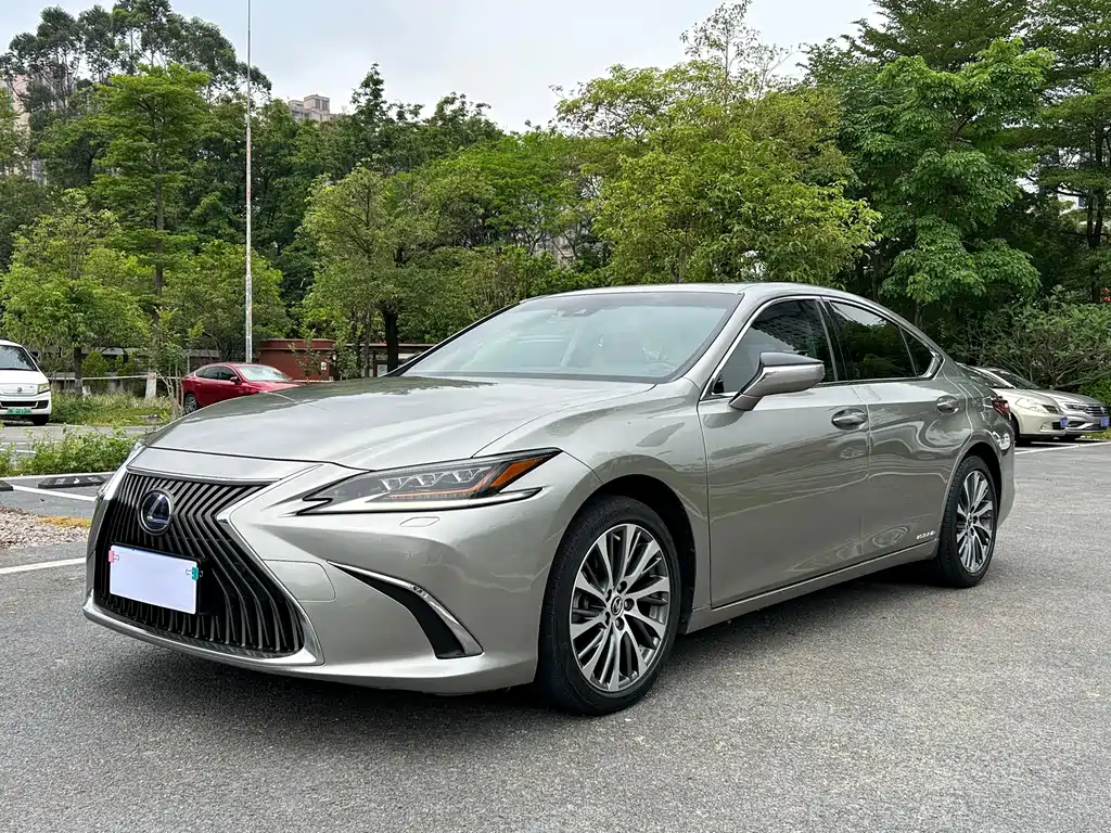 Lexus ES 2021