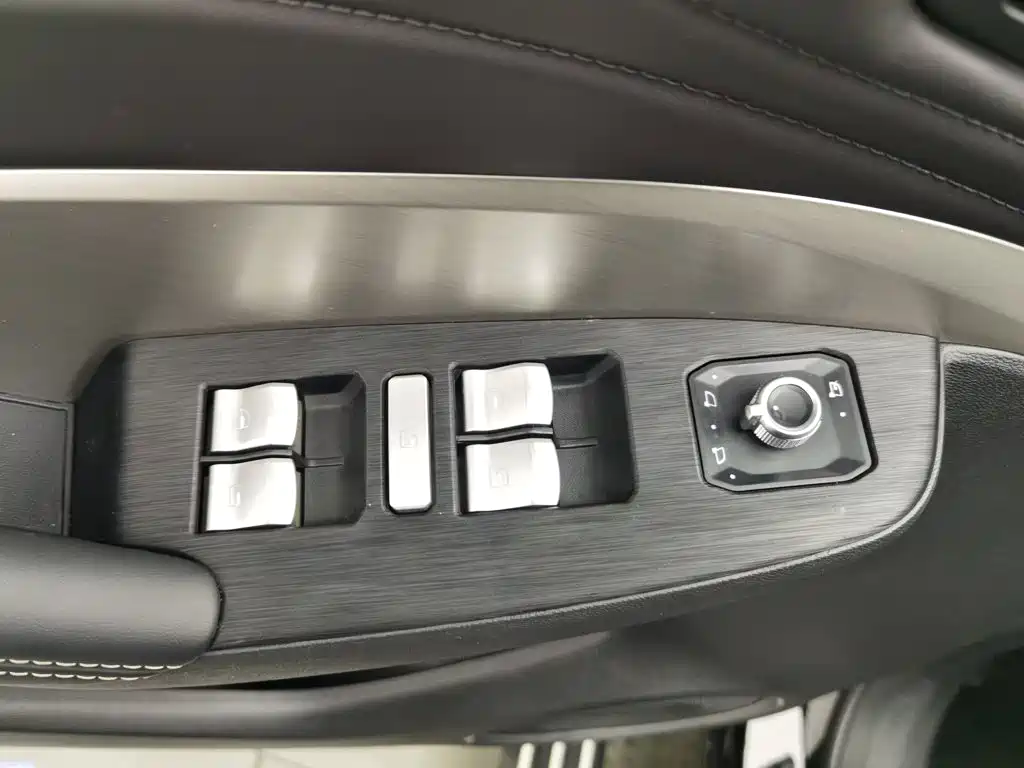 Wey Wey VV6 — миниатюра 9