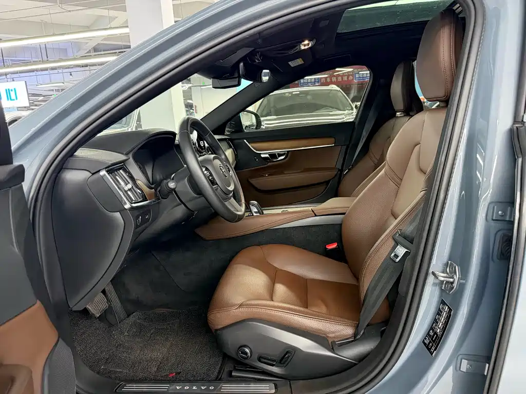 Volvo S90 — миниатюра 5