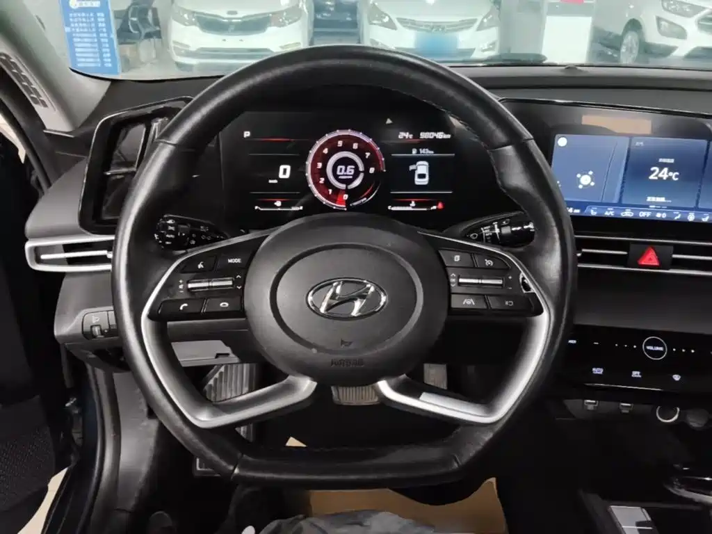 Hyundai Elantra — миниатюра 11