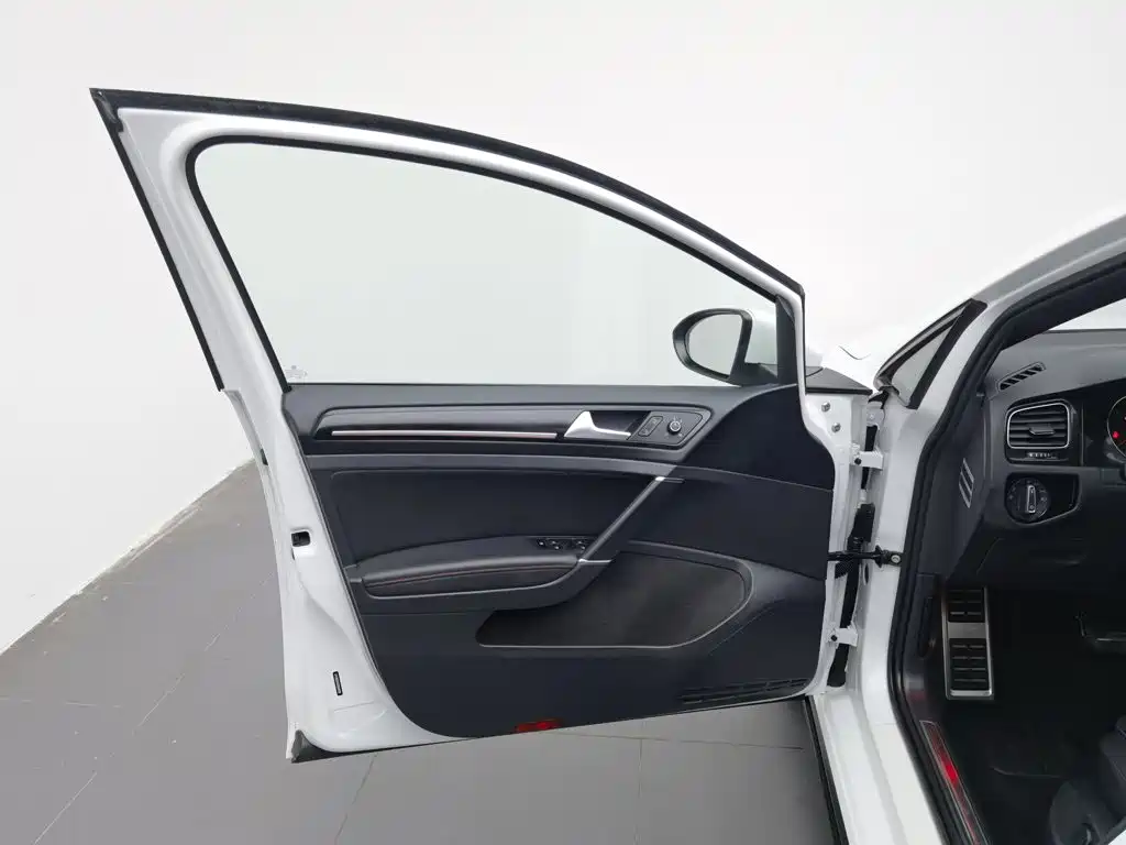 Volkswagen Golf GTI — миниатюра 8