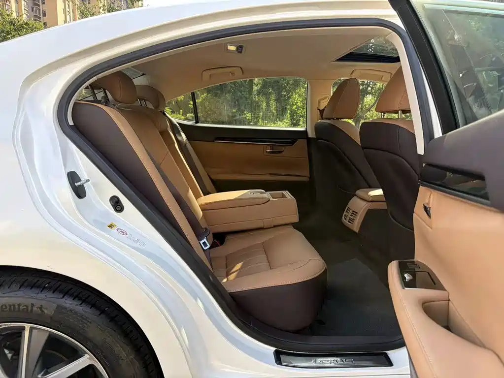 Lexus ES — миниатюра 10