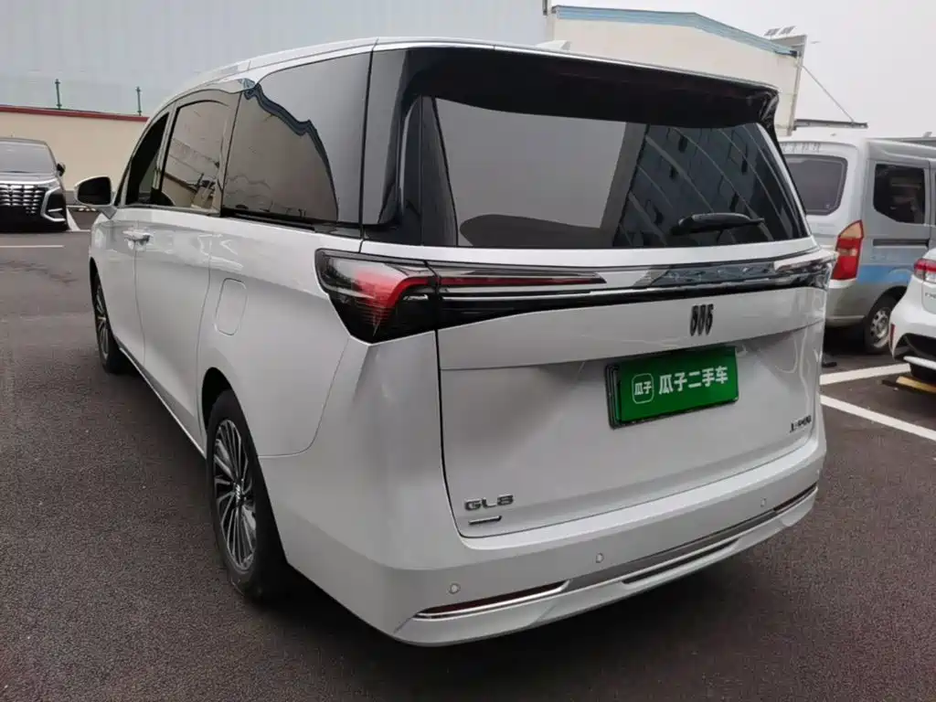 Buick GL8 Hybrid — миниатюра 5