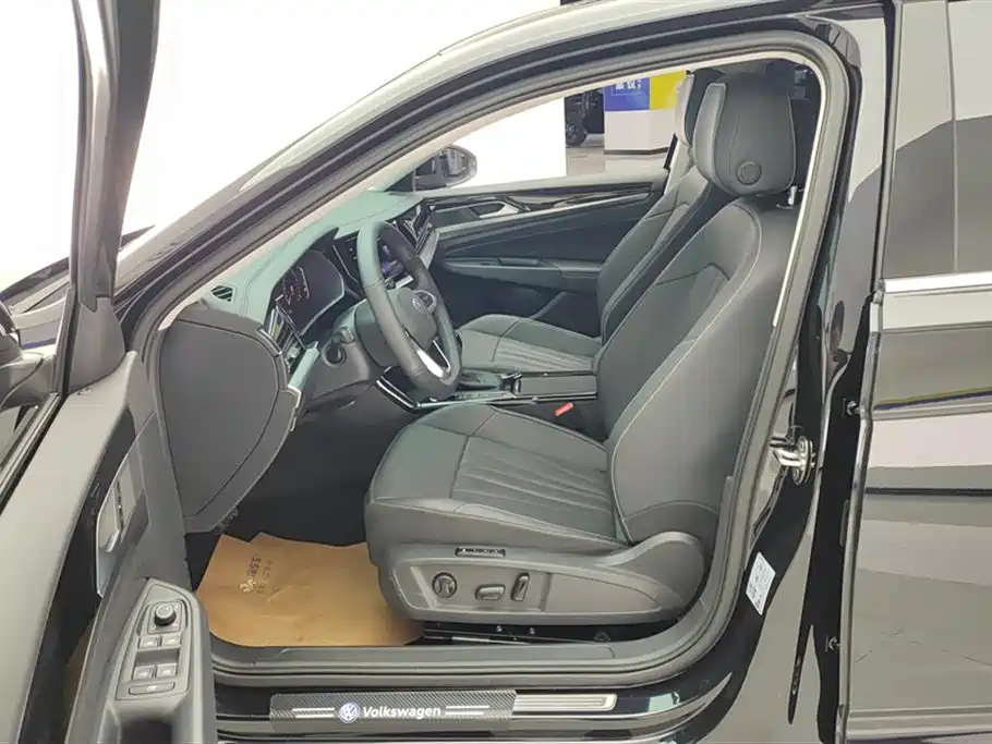 Volkswagen Passat 2025 330TSI Elite
