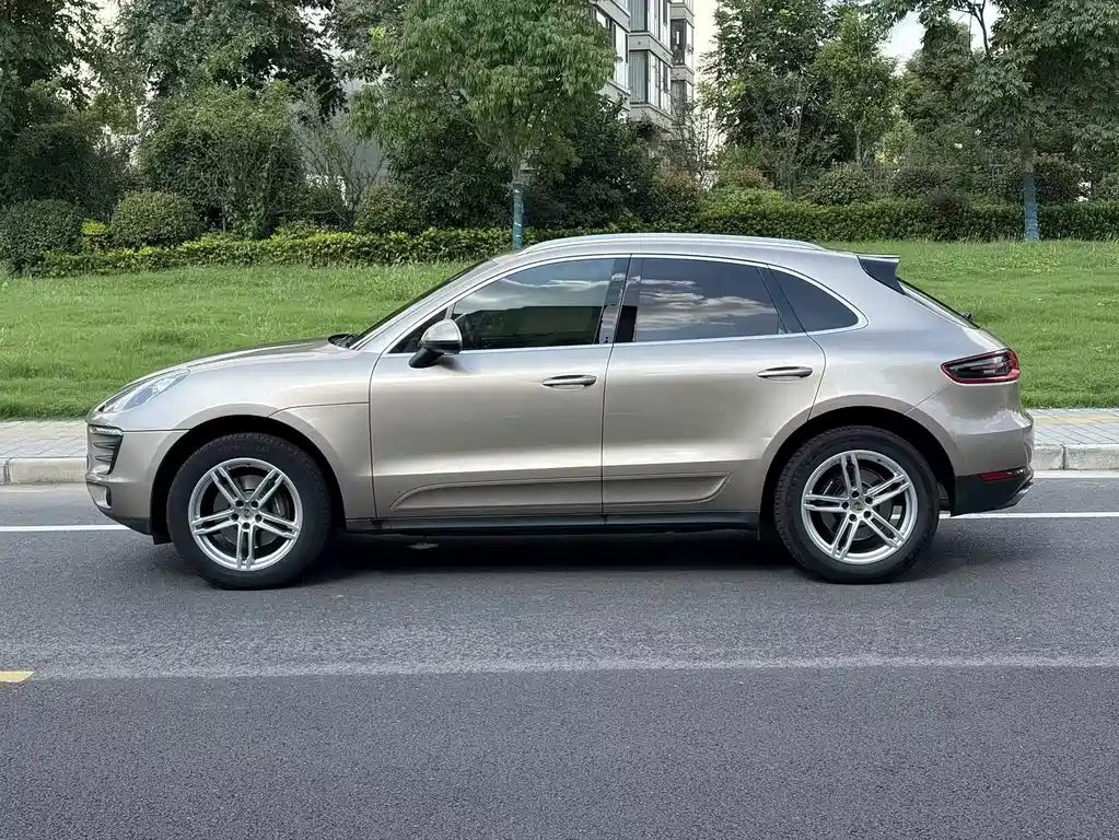 Porsche Macan — миниатюра 7