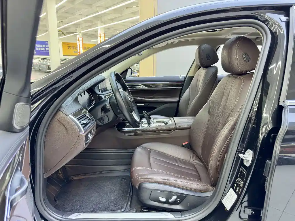 BMW 7 Series — миниатюра 2