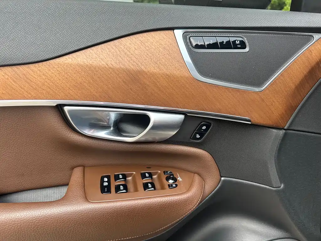 Volvo XC90 2019 T6 7 мест V