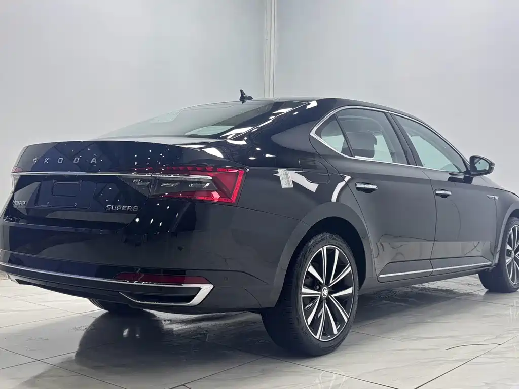 Skoda Superb — миниатюра 6