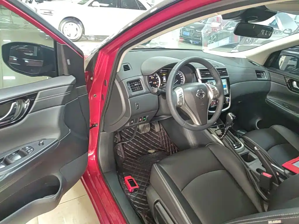 Nissan Tiida — миниатюра 16