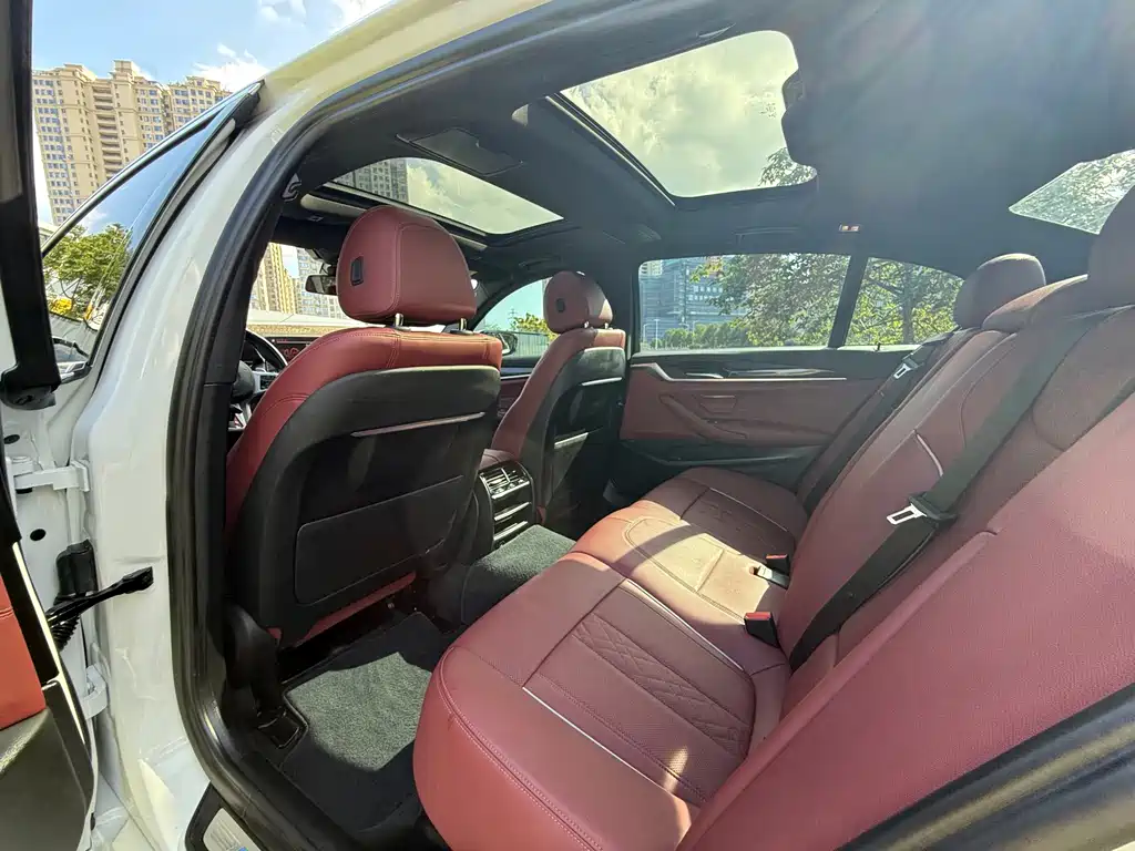 BMW 5 Series — миниатюра 8