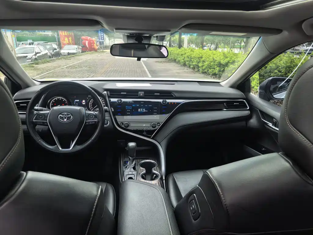 Toyota Camry 2019 2.5G Luxury V