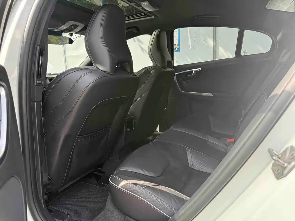 Volvo S60 (Import) — миниатюра 4